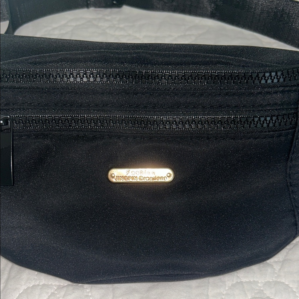 NWOT Fanny Pack - Picture 2 of 3